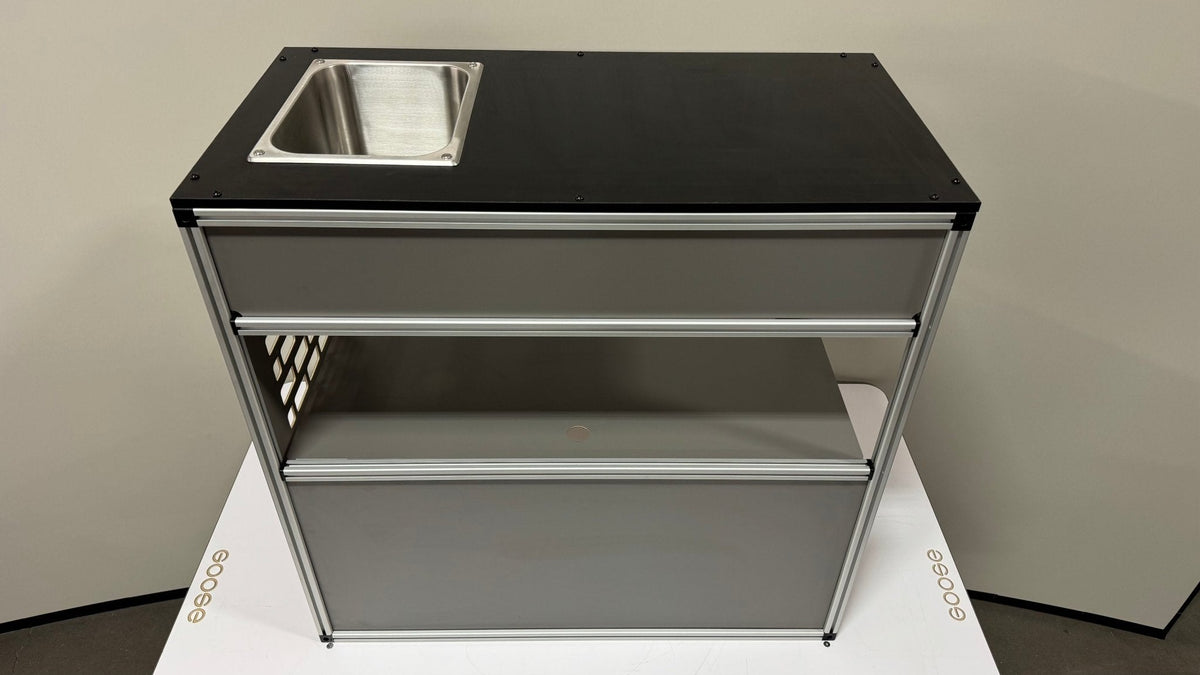 Goose Gear Camper Front Sink, Mid-Size 6-ft | Passenger Side